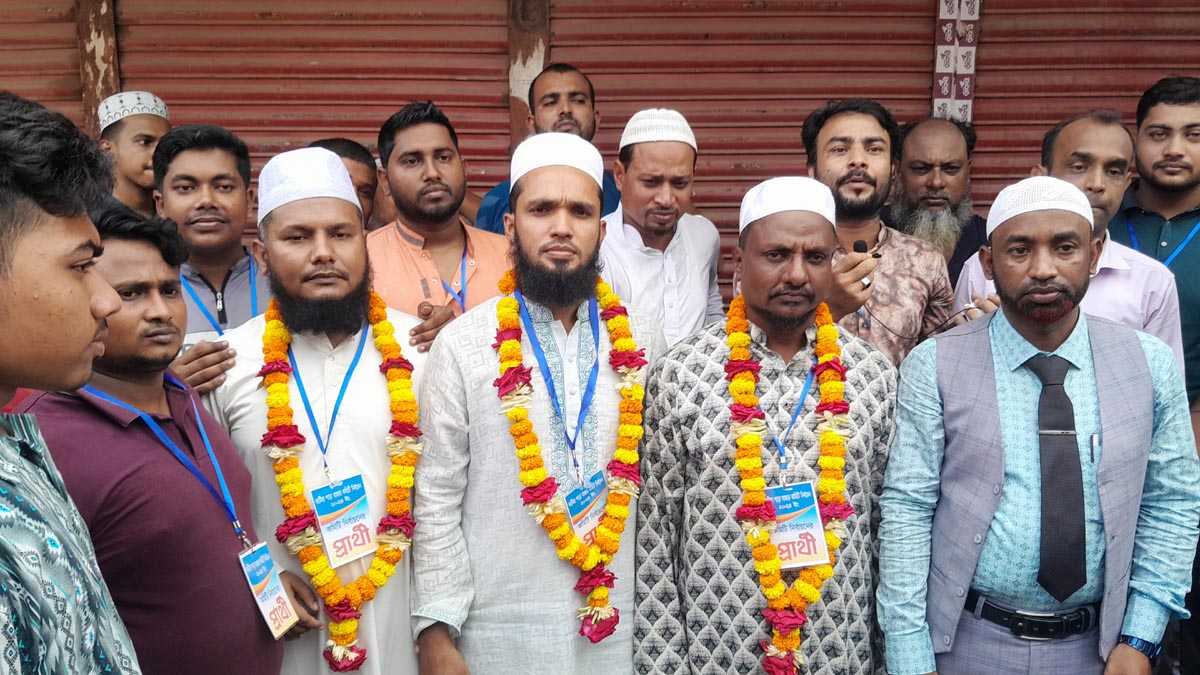 নাঙ্গলকোটের ঝাটিয়াপাড়া বাজার কমিটি নির্বাচন, সভাপতি মাহবুবুল হক,সেক্রেটারি আলমগীর