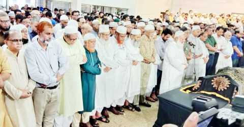 সাংবাদিক নেতা রুহুল আমিন গাজীর জানাজায় মানুষের ঢল