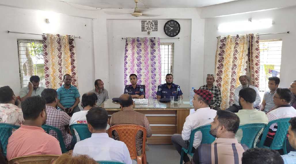 মুরাদনগরে সাংবাদিকদের সাথে মতবিনিময় করেন নবাগত ওসি মাহবুবুল হক