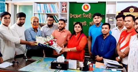 নাঙ্গলকোট প্রেস ক্লাব পরিবারের সাথে উপজেলা প্রশাসনের মতবিনিময় ও সম্মাননা প্রদান