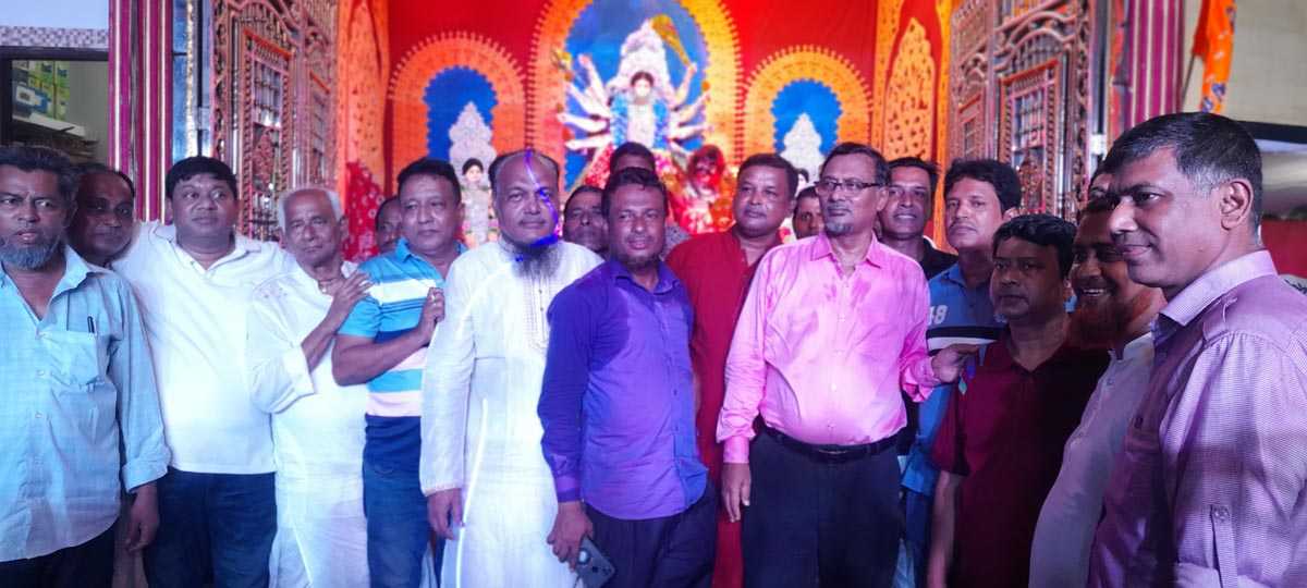 শাহরাস্তিতে শারদীয় দুর্গোৎসবে পূজামন্ডপ পরিদর্শনে লায়ন ইঞ্জিনিয়ার মমিনুল হক