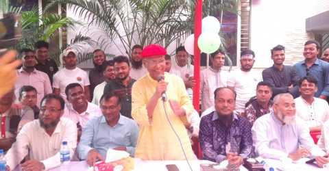 হাজিগঞ্জ শাহরাস্তিতে প্রার্থী হিসেবে ইঞ্জিনিয়ার মুমিনুল হকই সেরা-কবি আব্দুল হাই সিকদার