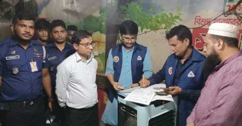 কুমিল্লায় অস্বাস্থ্যকর পরিবেশ; মিষ্টি দোকানকে আর্থিক জরিমানা