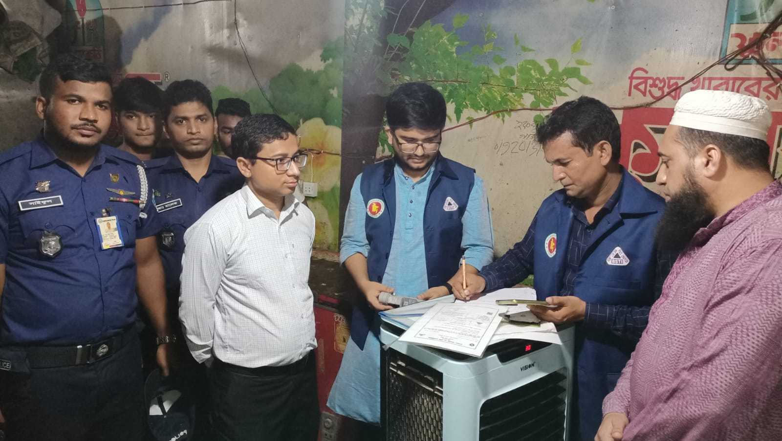 কুমিল্লায় অস্বাস্থ্যকর পরিবেশ; মিষ্টি দোকানকে আর্থিক জরিমানা
