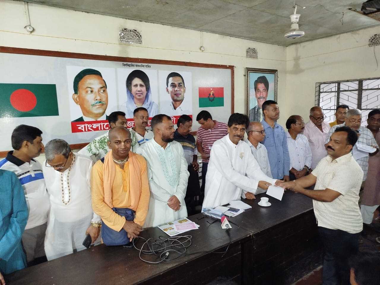 কুমিল্লায় দুর্গাপূজা উপলক্ষে ৯৩টি মণ্ডপে বিএনপির উপহার প্রদান