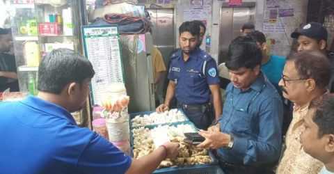 কুমিল্লায় ভোক্তা অ‌ধিদপ্ত‌রের তদার‌কি অ‌ভিযা‌নে ৪ প্রতিষ্ঠান‌কে জ‌রিমানা