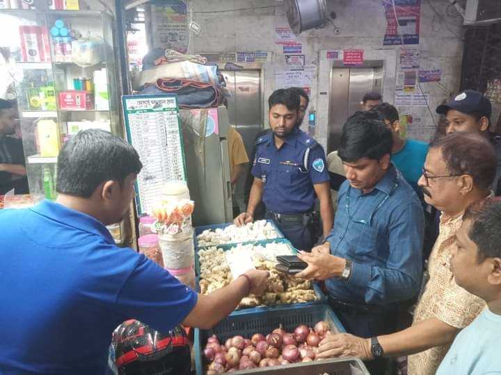 কুমিল্লায় ভোক্তা অ‌ধিদপ্ত‌রের তদার‌কি অ‌ভিযা‌নে ৪ প্রতিষ্ঠান‌কে জ‌রিমানা