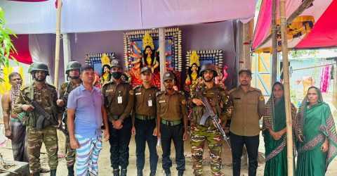 ব্রাহ্মণপাড়ায় বিভিন্ন পূজামণ্ডপ পরিদর্শন করেছে সেনাবাহিনী