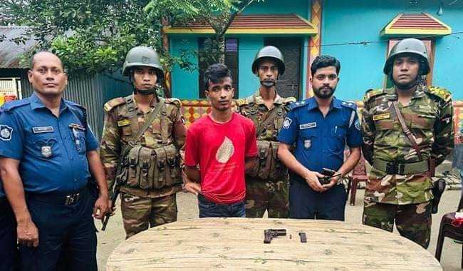 ব্রাহ্মণপাড়ায় যৌথ বাহিনীর অভিযানে অস্ত্রসহ যুবক আটক