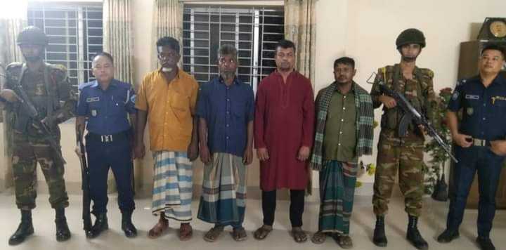 সূত্রাপুর থানায় হত্যার মামলায় হোমনায় শিক্ষক সহ চার ভাই গ্রেফতার