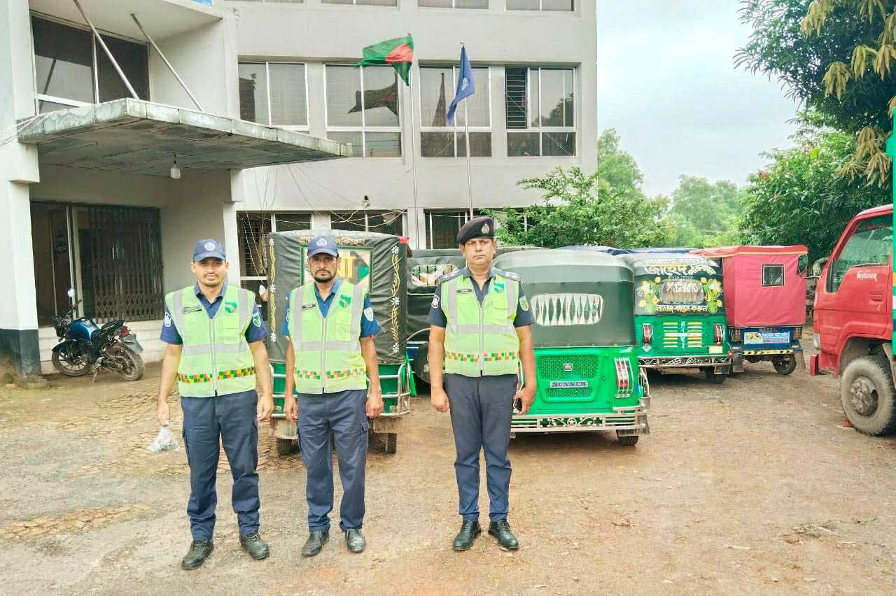 চৌদ্দগ্রামে সিএনজি-অটো রিকসা বন্ধে মিয়াবাজার হাইওয়ে পুলিশের সাঁড়াশি অভিযান