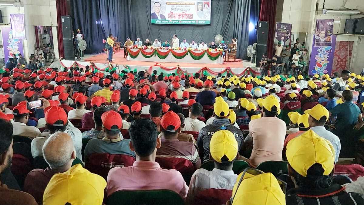 কু‌মিল্লায় বিএন‌পির অঙ্গসংগঠ‌নের যৌথসভায় নেতাকর্মী‌দের ঢল