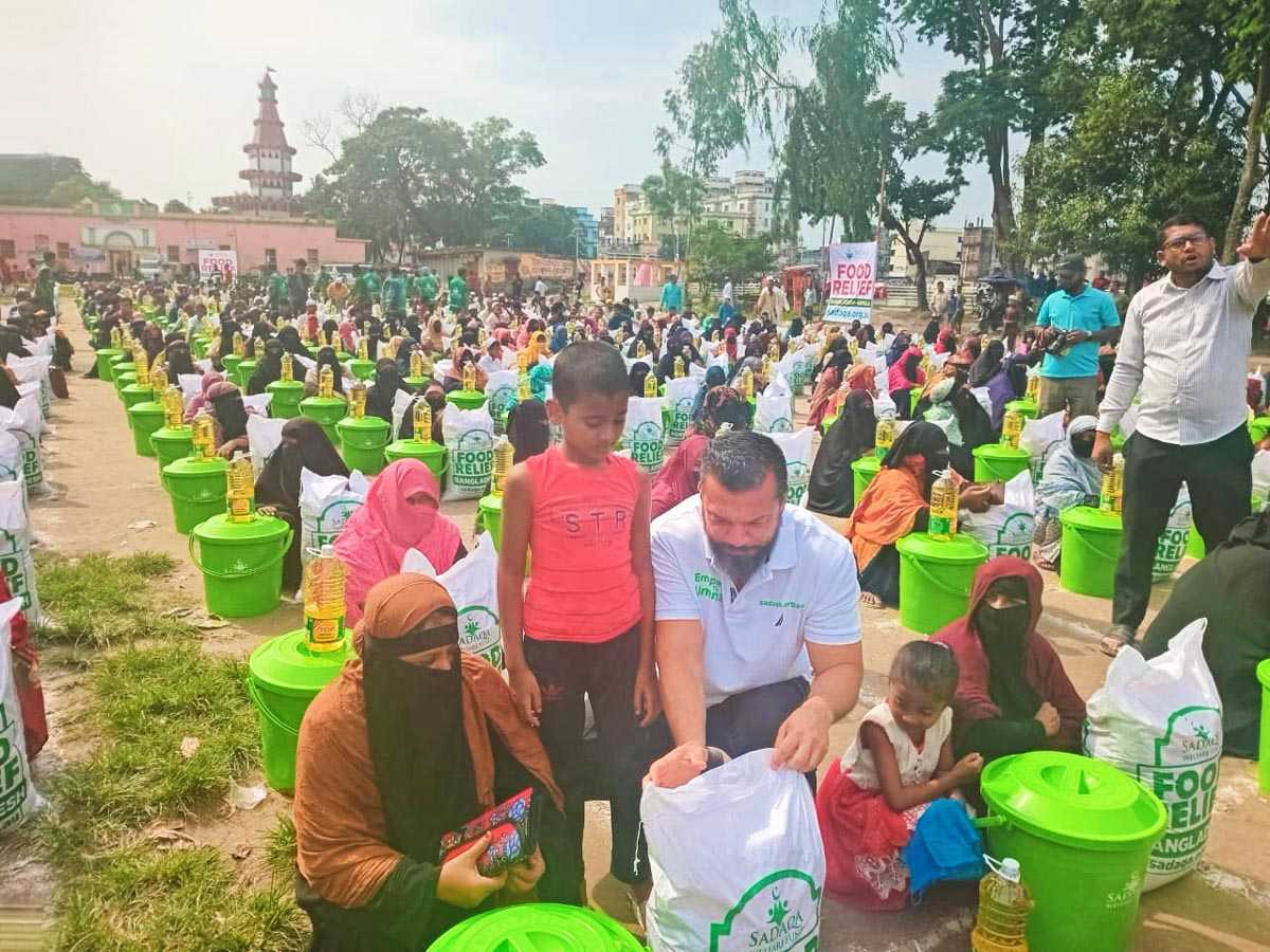অষ্ট্রেলিয়ার সাদাকা ওয়েলফেয়ার ফান্ডের খাদ‍্য সহায়তা পেল লাকসামের ৫’শ পরিবার