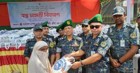 কুমিল্লা ও নোয়াখালীতে বন্যায় ক্ষতিগ্রস্থ ১২শতাধিক হতদরিদ্রকে বস্ত্র সামগ্রী দিলো আনসার বাহিনী