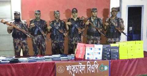 কুমিল্লায় বিজিবি অভিযানে ২ কোটি ১৬ লক্ষ টাকার মোবাইল ফোন জব্দ