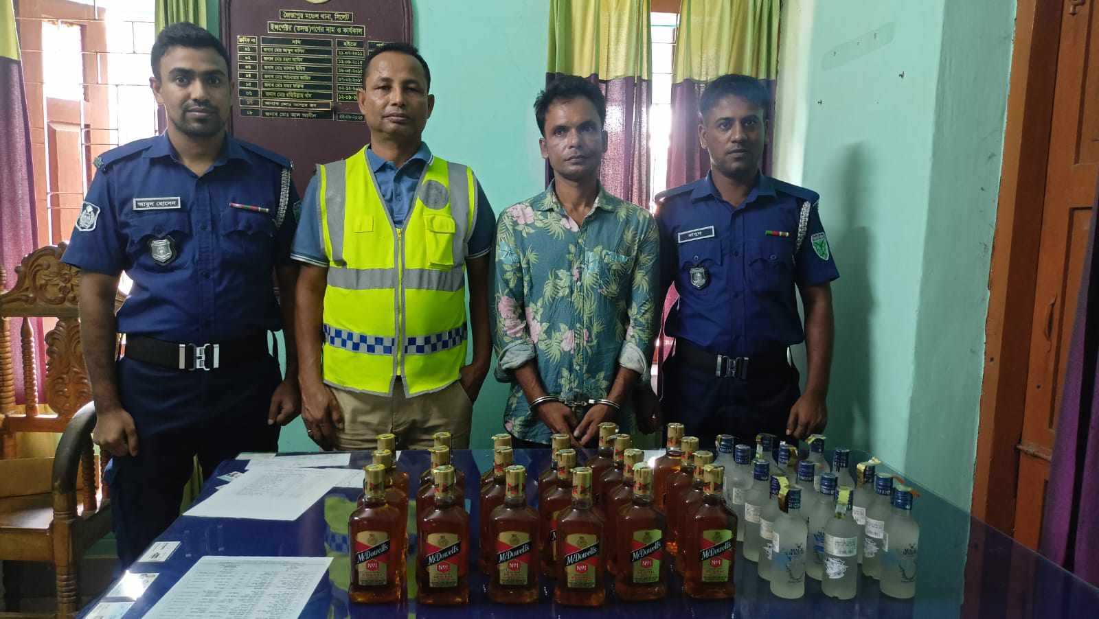 জৈন্তাপুরে ৩৯ বোতল বিদেশি মদ সহ আটক ১