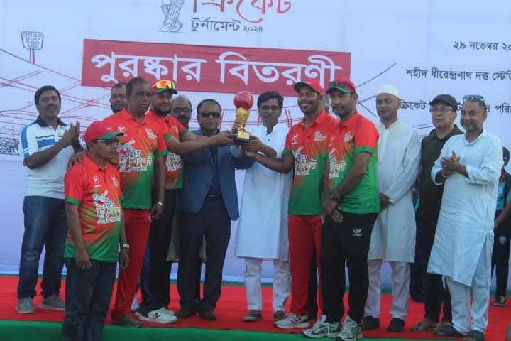 কুমিল্লায় জিয়া ক্রিকেট টুর্নামেন্টে লাল সবুজের হাড্ডাহাড্ডি লড়াই