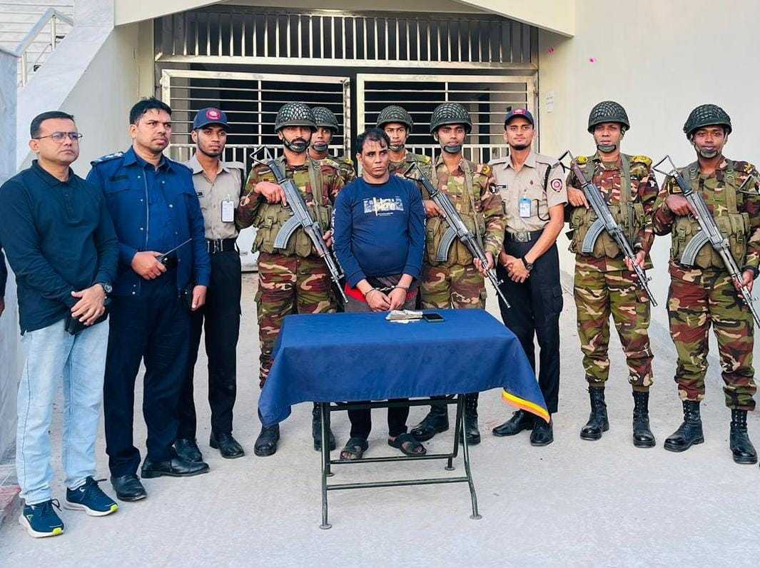 সেনাবাহিনীর অভিযানে মনোহরগঞ্জের মাদক সম্রাট মহিন উদ্দিন গ্রেফতার