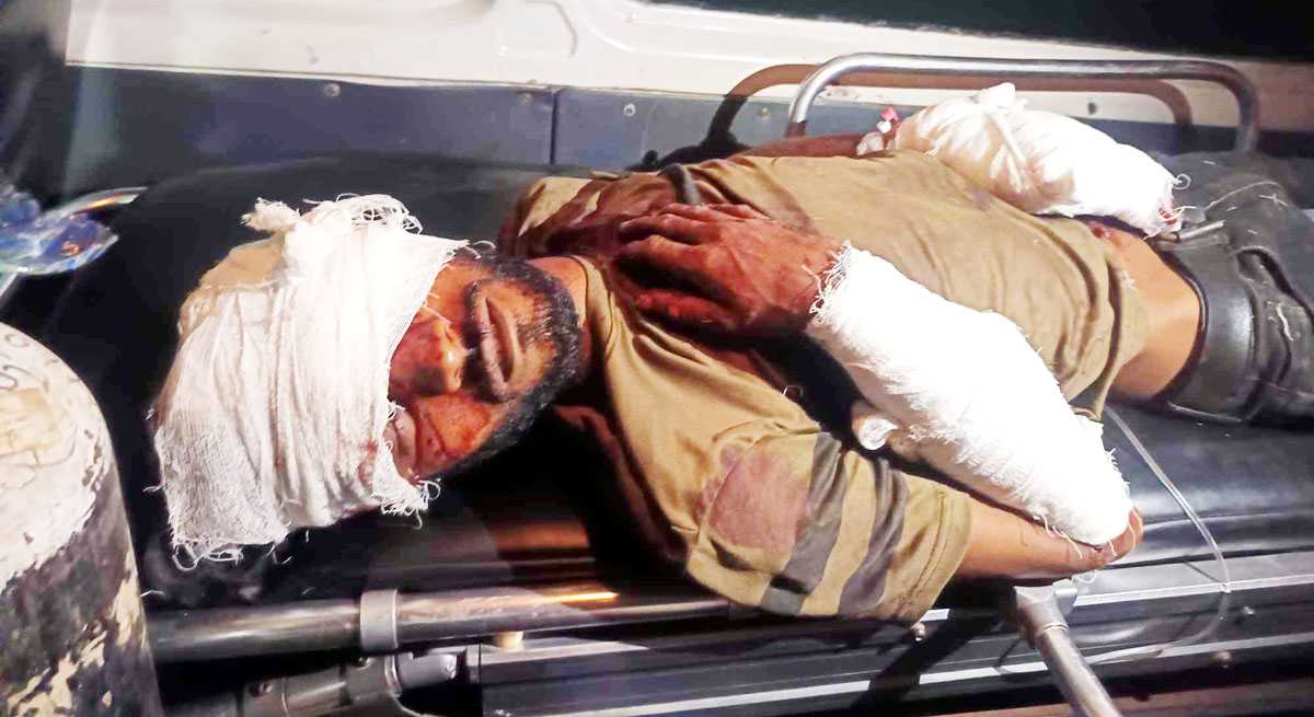 কুমিল্লায় সাংবাদিকের বাড়িসহ ২০ বাড়িতে মাদক কারবারিদের হামলা, কলেজছাত্রকে কুপিয়ে জখম