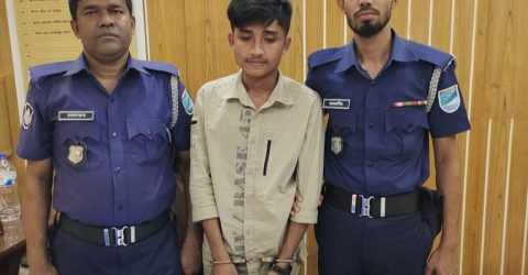 নারায়ণগঞ্জ বন্দরে বিপুল পরিমাণ ইয়াবাসহ গ্রেফতার-১