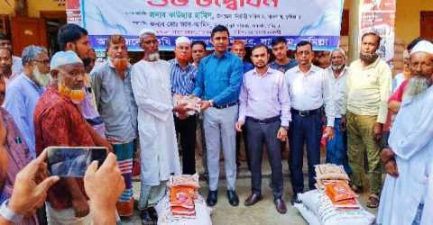 লাকসামে প্রণোদনা কর্মসূচির আওতায় বিনামূল্যে সার বিজ বিতরণ