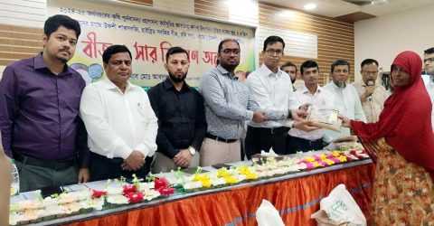 মুরাদনগরে প্রান্তিক কৃষকদের মাঝে বীজ ও সার বিতরণ