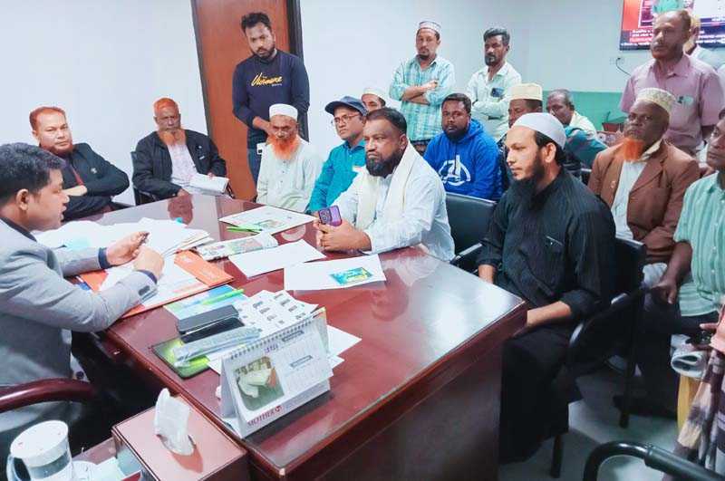 লাকসামে রেলওয়ের জমিতে পৌর হর্কাস মার্কেট উচ্ছেদ নোটিশ দিয়েছে রেল