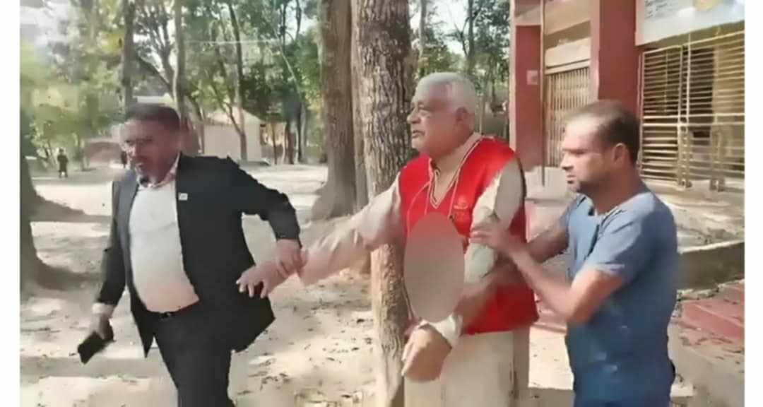 চৌদ্দগ্রামে বীর মুক্তিযোদ্ধা আব্দুল হাই কানুকে জুতার মালা পড়িয়ে হেনস্থা ভিডিও ভাইরাল, চতুর্থদিকে সমালোচনার ঝড়