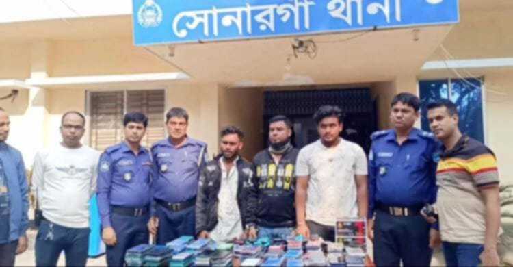 সমন্বয়কদের গাড়িতে ছিনতাই, ১৪৮ মোবাইলসহ গ্রেপ্তার-৩