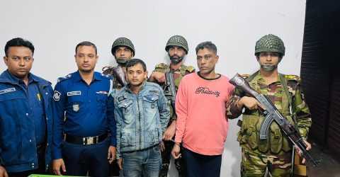 সেনাবাহিনীর অভিযানে মনোহরগঞ্জে ২ মাদক সম্রাট গ্রেফতার