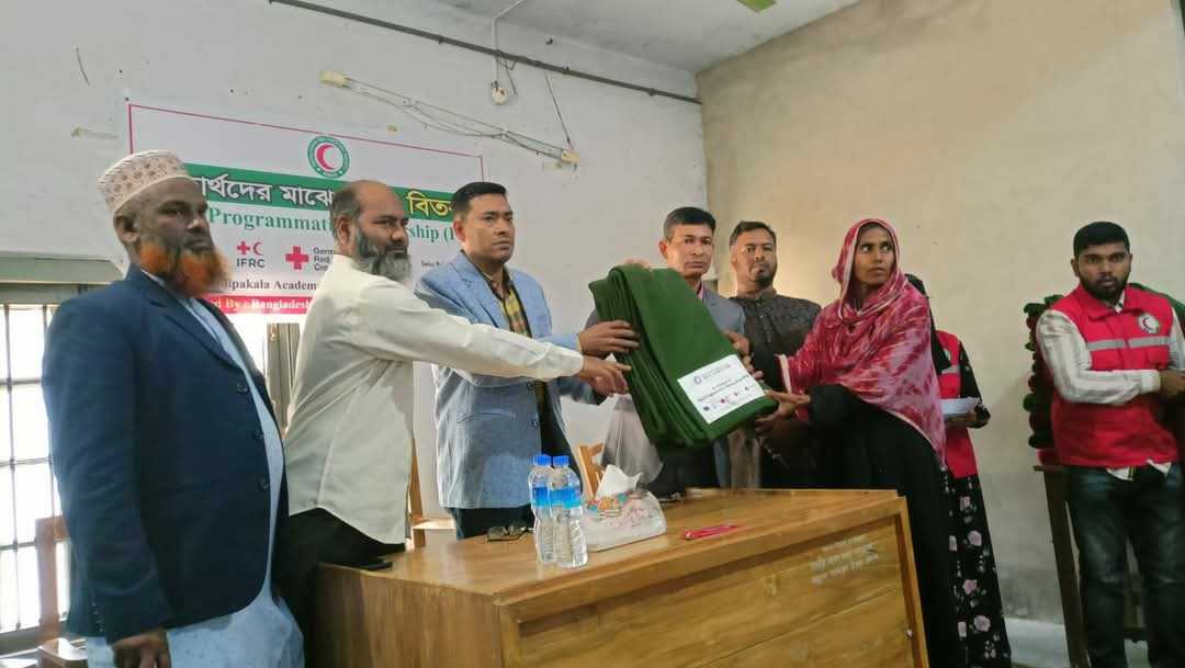 পানছড়িতে রেড ক্রিসেন্টের উদ্যোগে শীতবস্ত্র বিতরণ