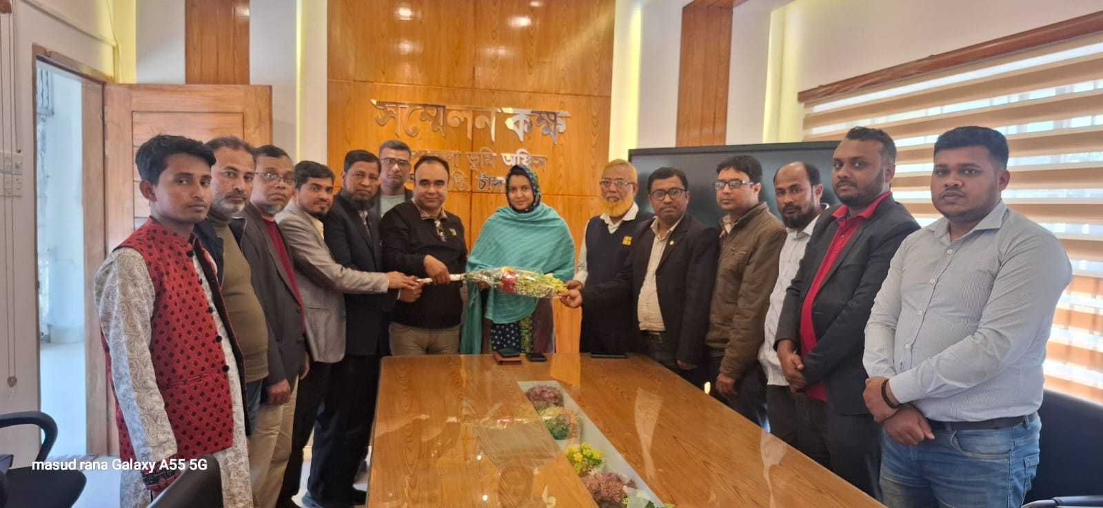 শাহরাস্তিতে বদলিজনিত কারনে বিদায়ী সহকারী কমিশনার রেজওয়ানা চৌধুরীর সঙ্গে প্রেসক্লাব নেতৃবৃন্দের মতবিনিময়