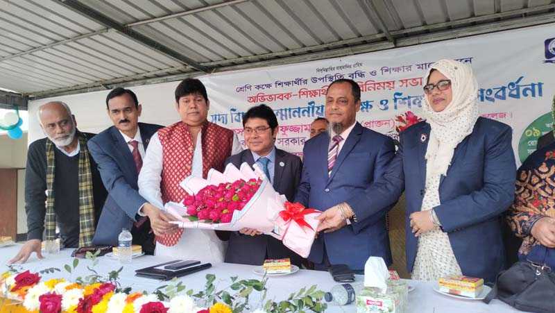 সোনারগাঁও সরকারি কলেজে সদ্য বিদায়ী অধ্যক্ষ ও শিক্ষকের সংবর্ধনা