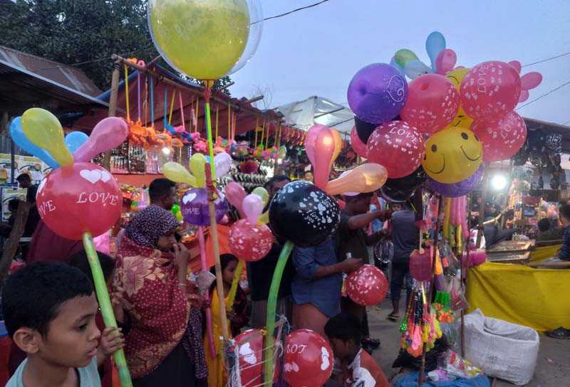 ব্রাহ্মণপাড়ায় পৌষ সংক্রান্তির মেলায় নানা বয়েসী মানুষের ঢল