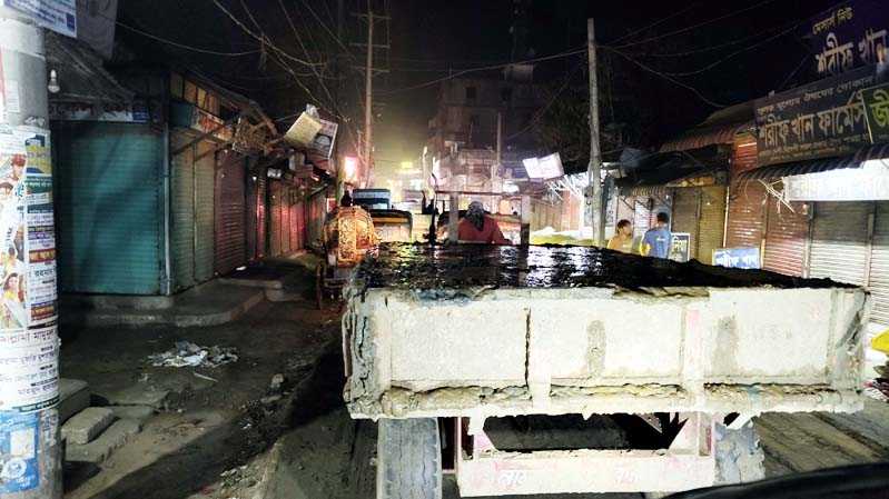 মুরাদনগরে রাত হলেই জেগে উঠে মাটিখেকোদের চক্র