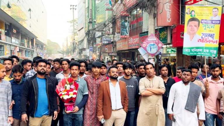 কুমিল্লা দক্ষিণ জেলা বিএনপির নতুন কমিটিকে শুভেচ্ছা জানা‌তে নেতাকর্মীদের আনন্দ মি‌ছিল